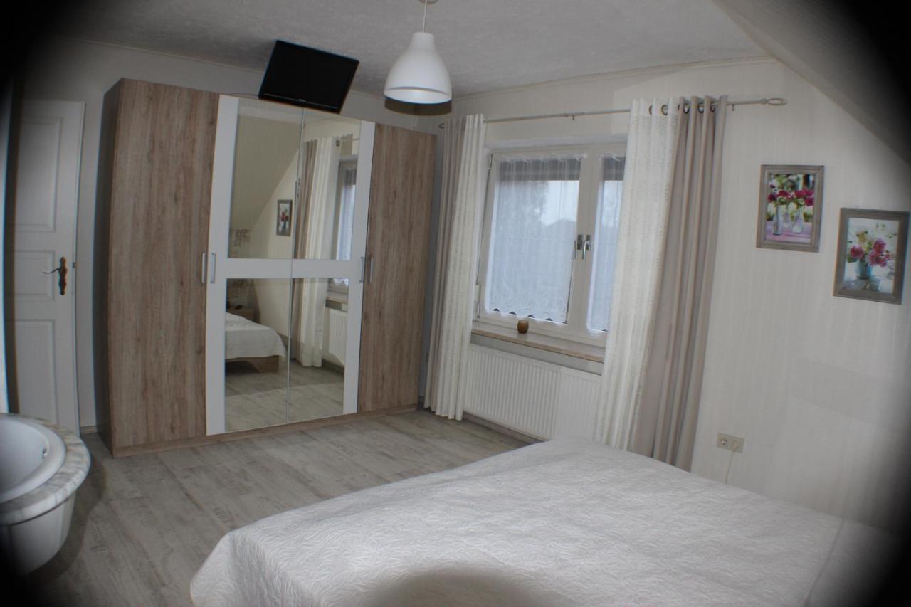 Ferienhaus Abbi Mit Schwimmbad Und Fitness Fur 8 Personen, Strand, Norddeich Apartamento Hage Exterior foto